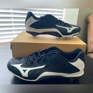 Men’s Mizuno Heist IQ metal baseball cleat. US Size 12 new in box.